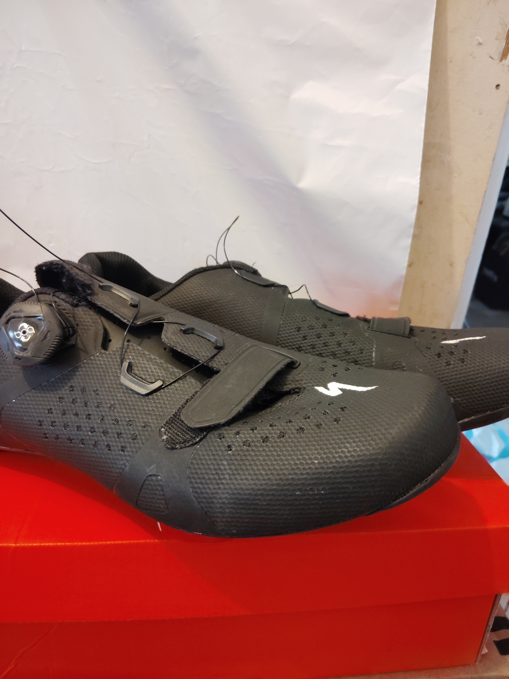 Specialized Men's Black Cycling Shoes with Boa Dial and Velcro